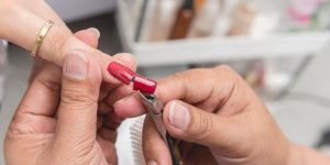 Cómo evitar el debilitamiento de tus uñas naturales con el acrílicoCómo evitar el debilitamiento de tus uñas naturales con el acrílico
